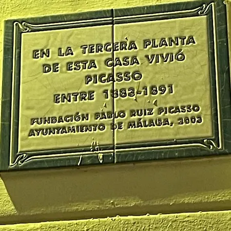 Picasso's Deluxe Puerta Apartment *