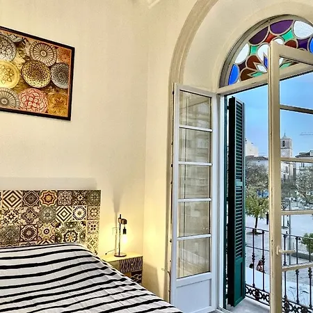 Picasso's Deluxe Puerta *